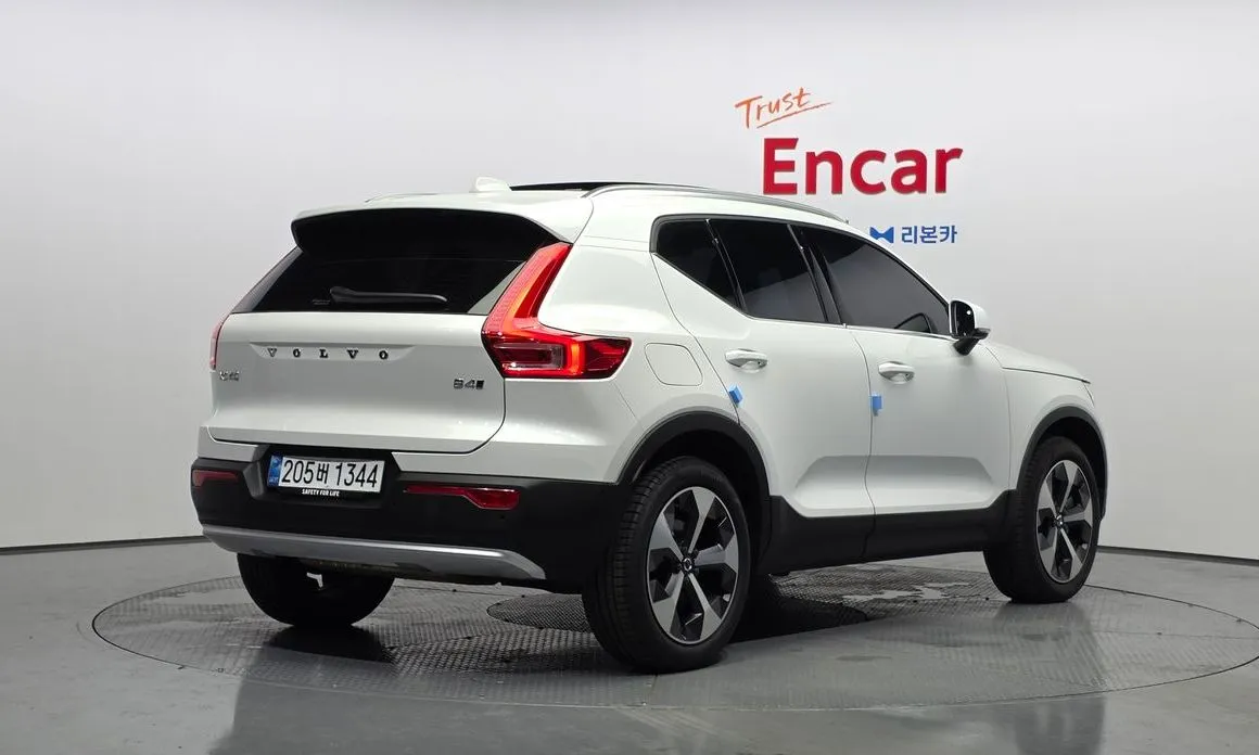 Volvo XC40 — фото 2