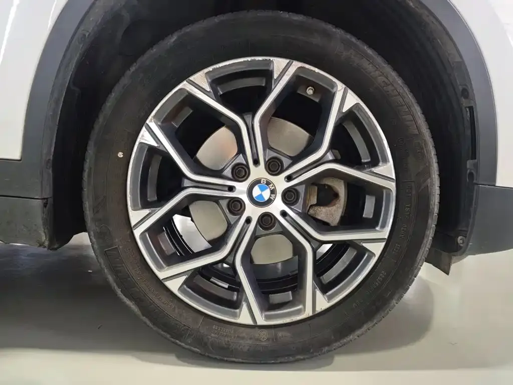 BMW X1 — фото 8