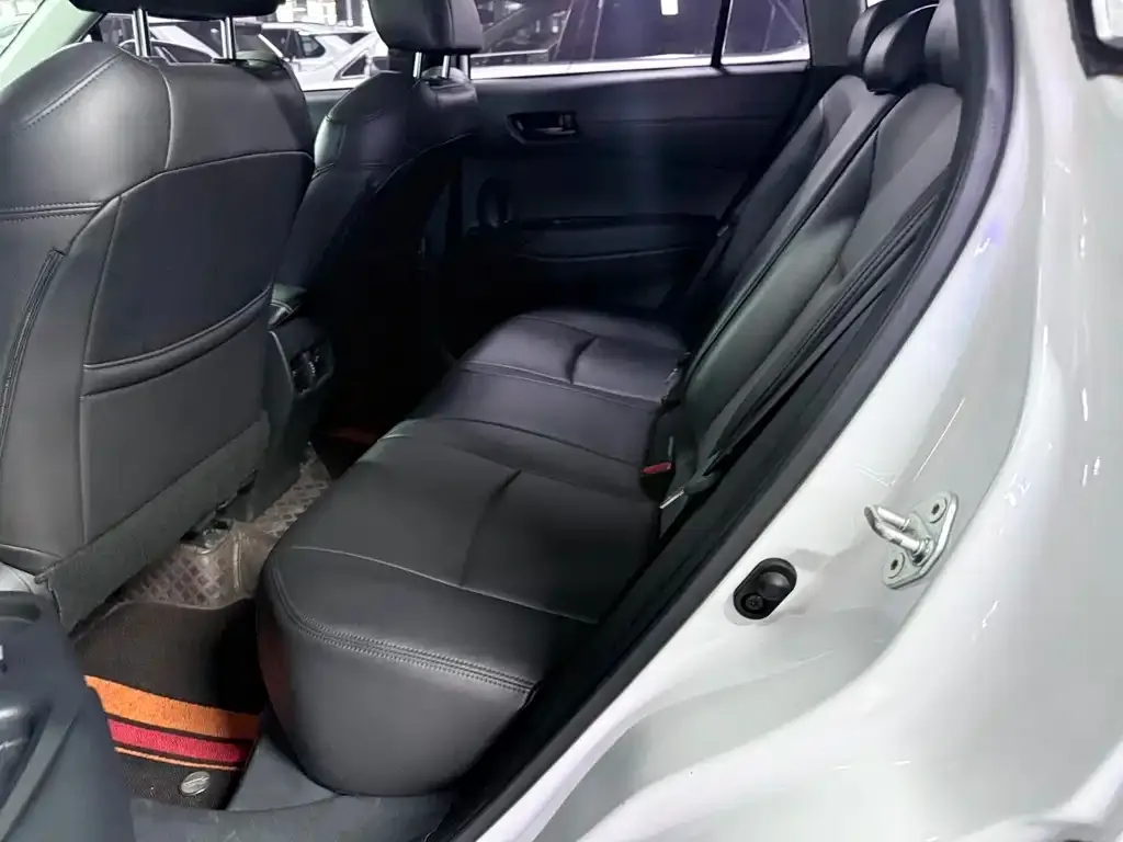 Toyota Corolla Cross — фото 10