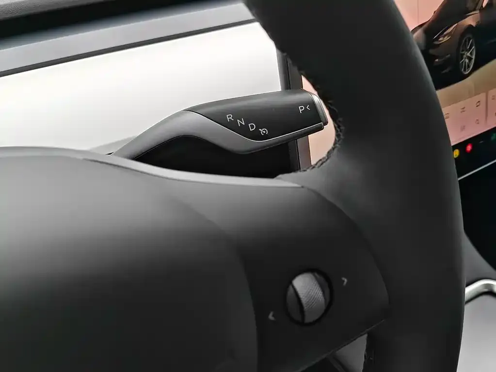 Tesla Model 3 — фото 4