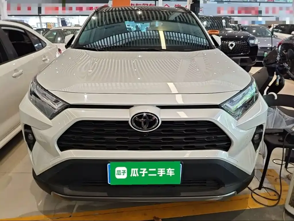 Toyota RAV4 — фото 10
