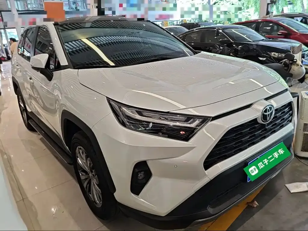 Toyota RAV4 — фото 9