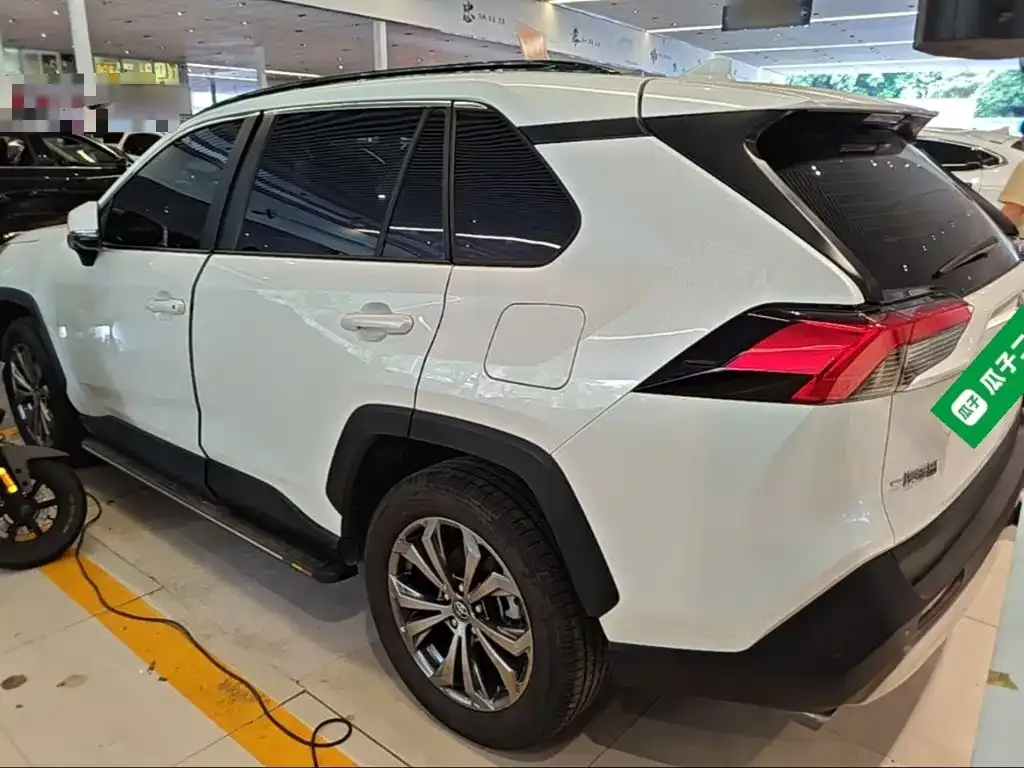 Toyota RAV4 — фото 4