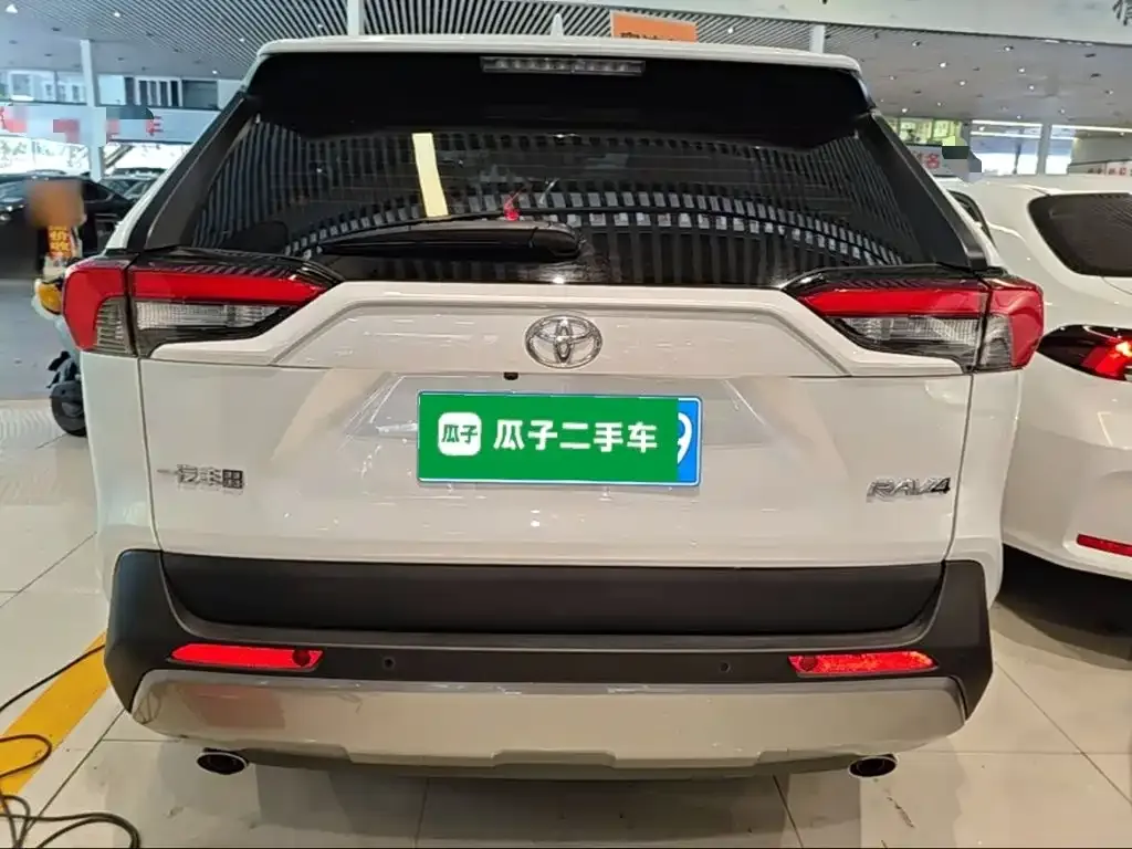 Toyota RAV4 — фото 2