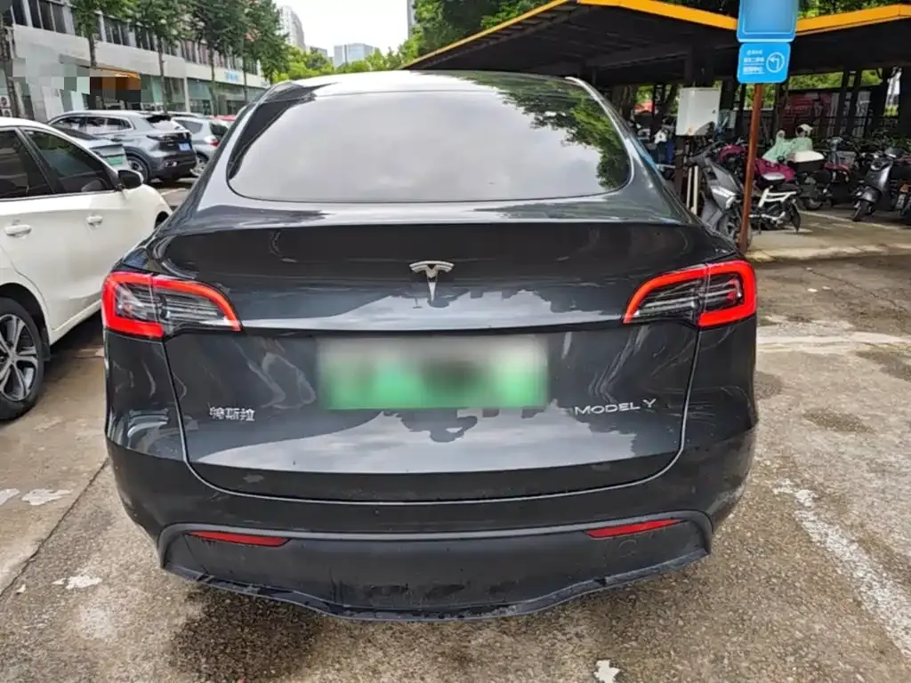 Tesla Model Y — фото 7