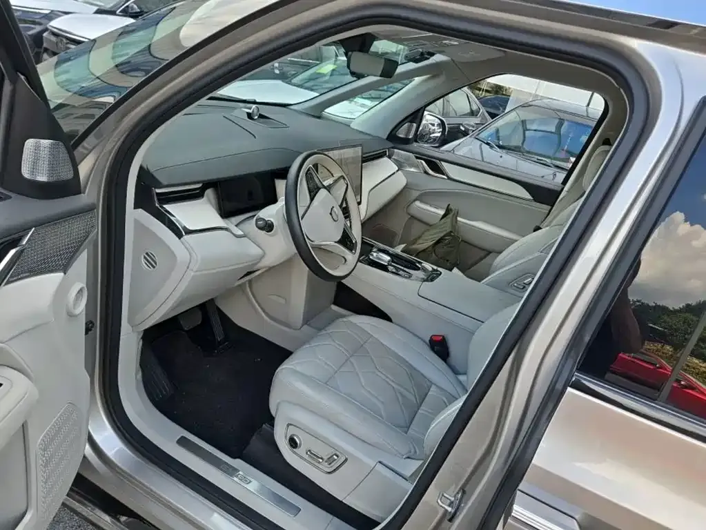 Volvo EM90 — фото 4