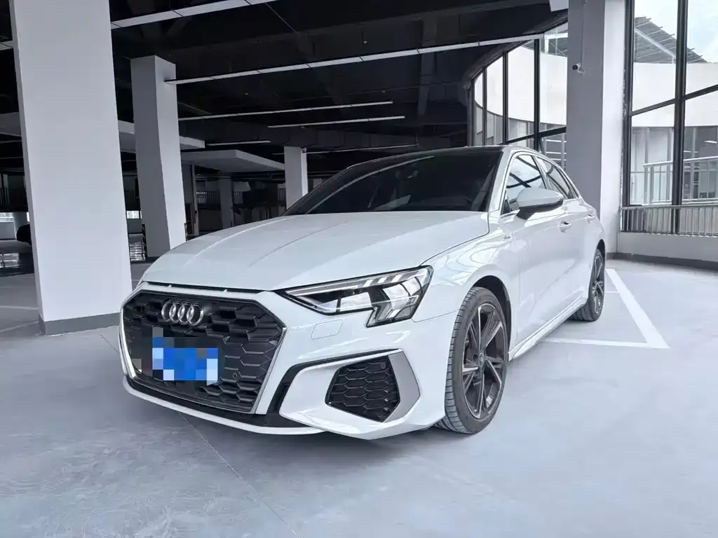 Audi A3 — фото 1