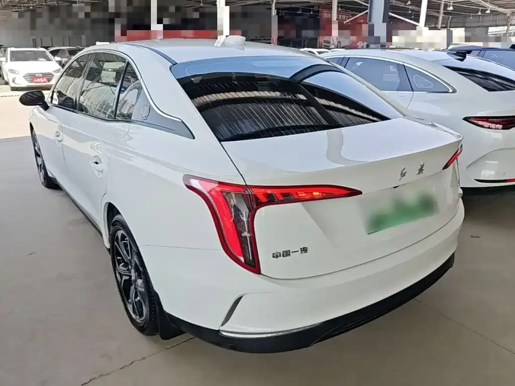 Hongqi E-QM5 — фото 8