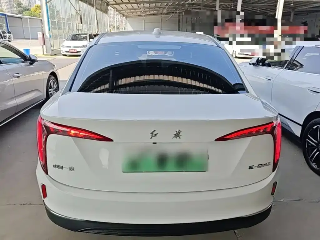 Hongqi E-QM5 — фото 9