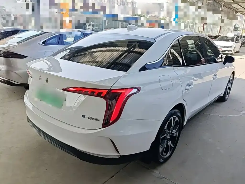 Hongqi E-QM5 — фото 4