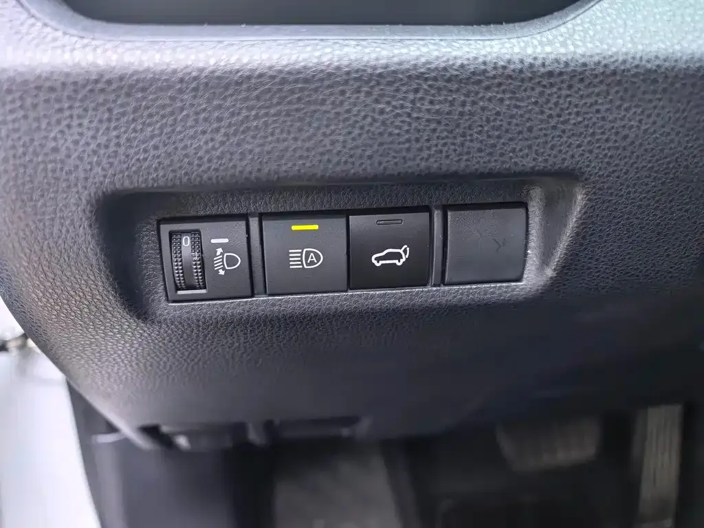 Toyota RAV4 — фото 6