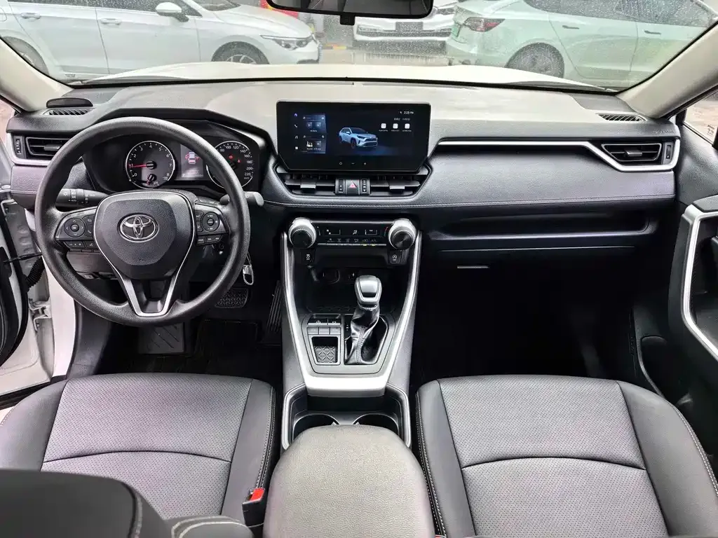 Toyota RAV4 — фото 4