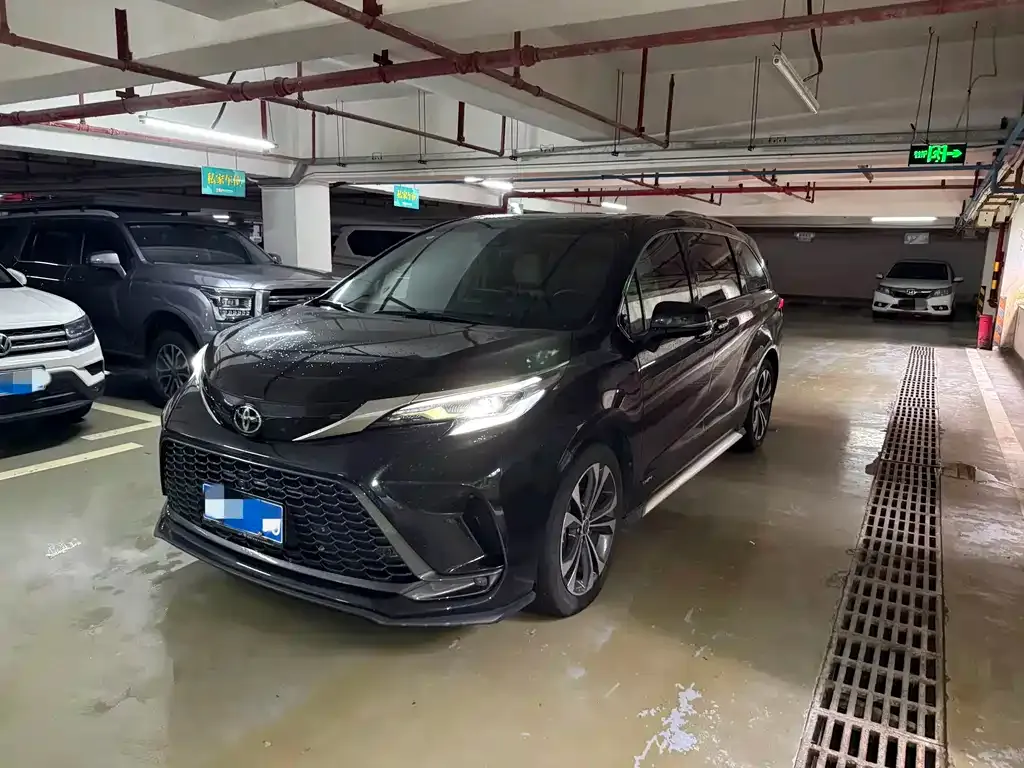 Toyota Granvia — фото 1