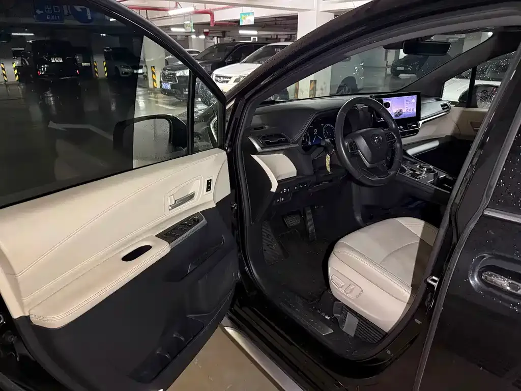 Toyota Granvia — фото 4