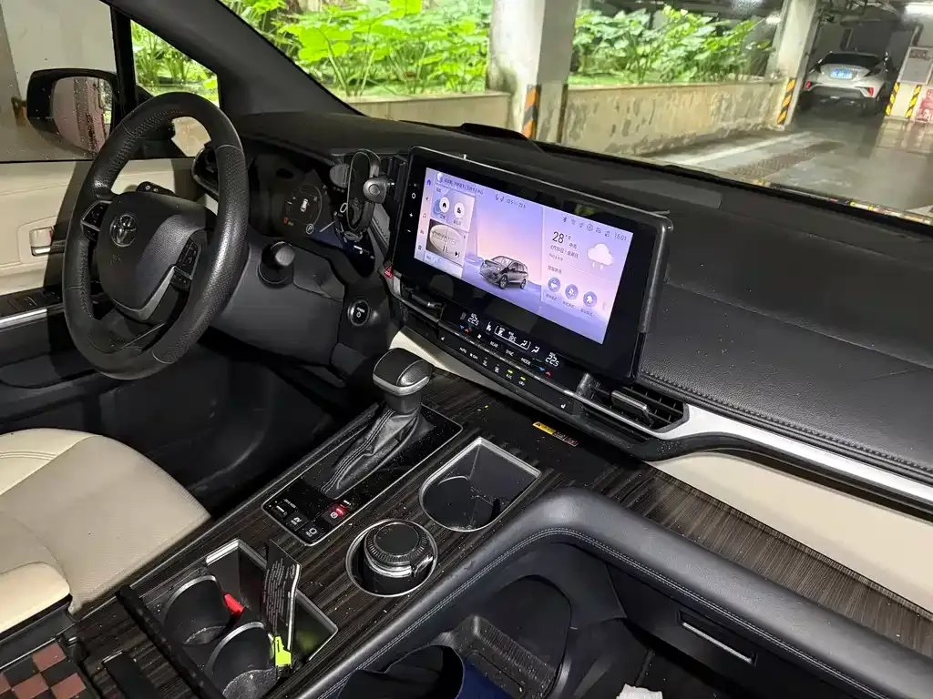 Toyota Granvia — фото 9