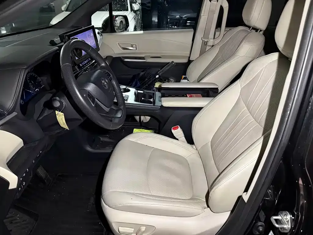 Toyota Granvia — фото 7