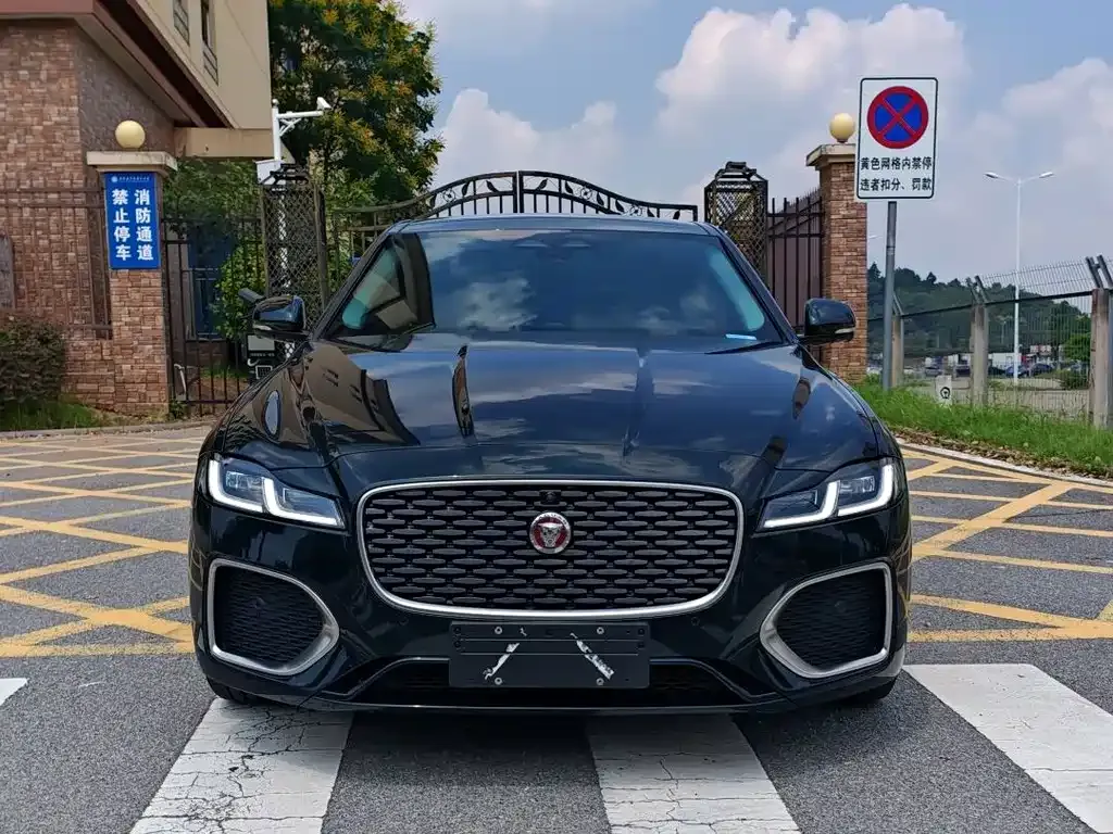 Jaguar XFL — фото 1