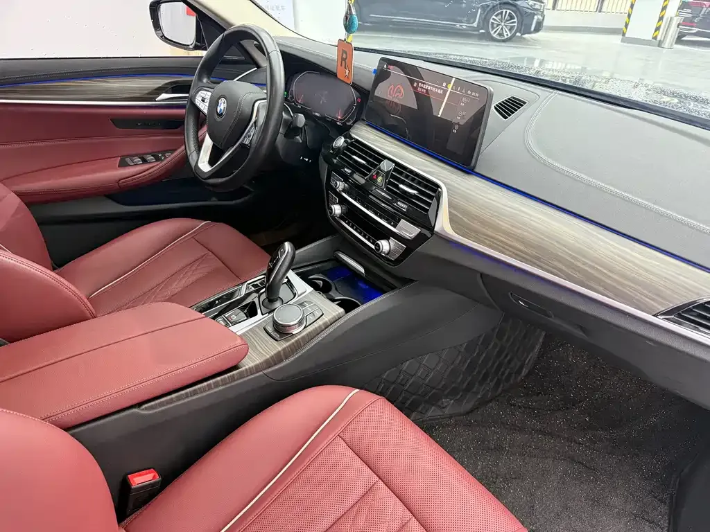 BMW 5 Series — фото 10