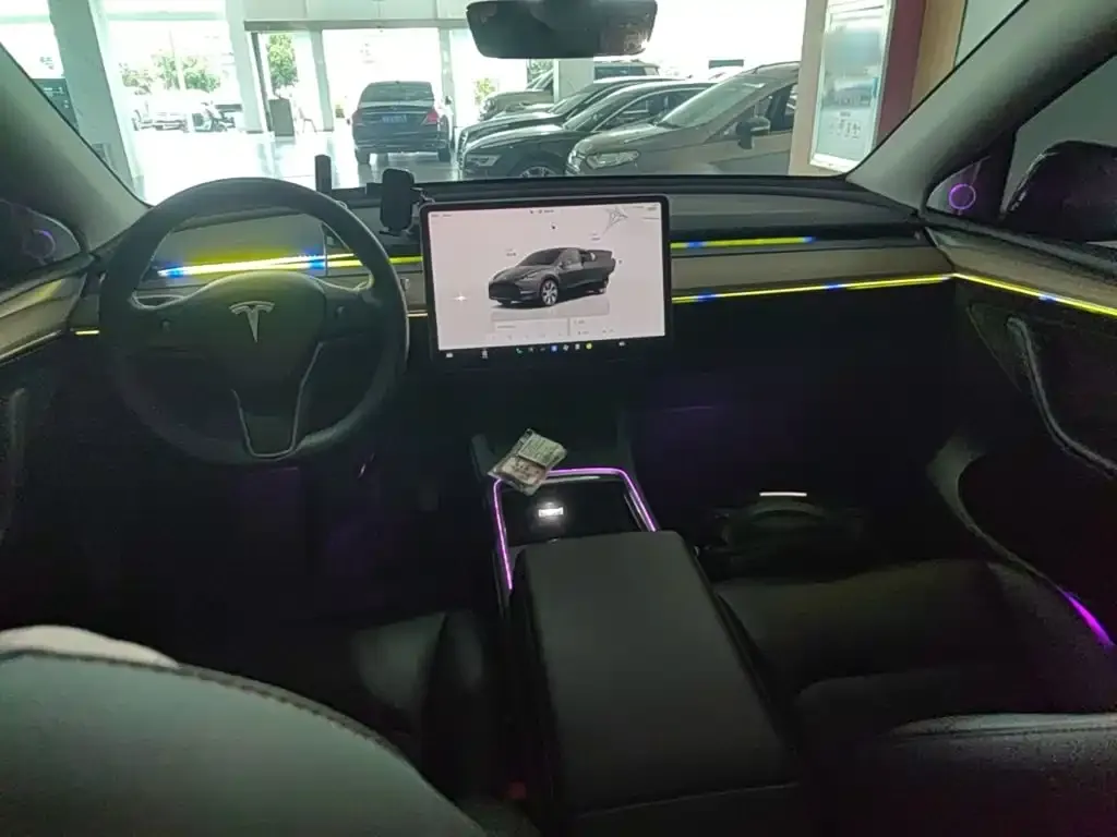 Tesla Model Y — фото 6