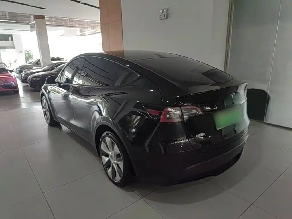Tesla Model Y — фото 5