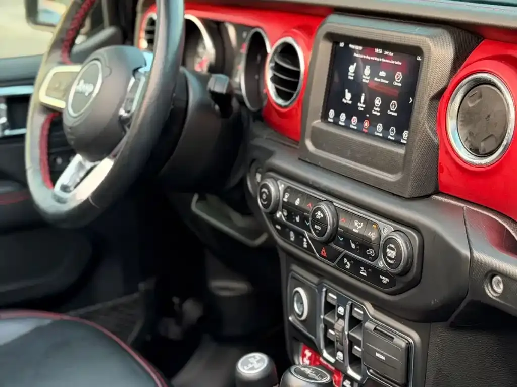 Jeep Wrangler — фото 8