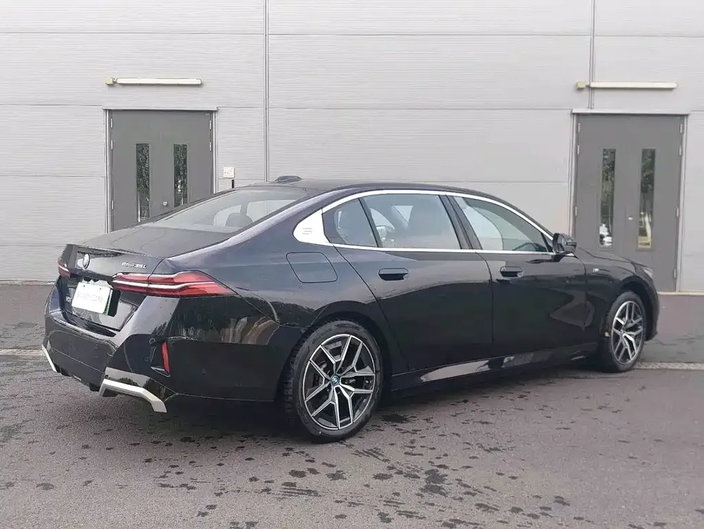 BMW i5 — фото 8