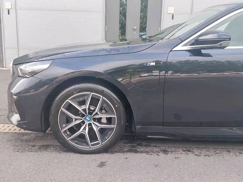 BMW i5 — фото 10