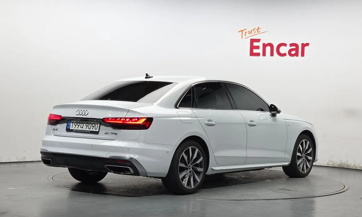 Audi A4 — фото 2