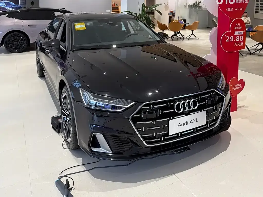 Audi A7L — фото 1
