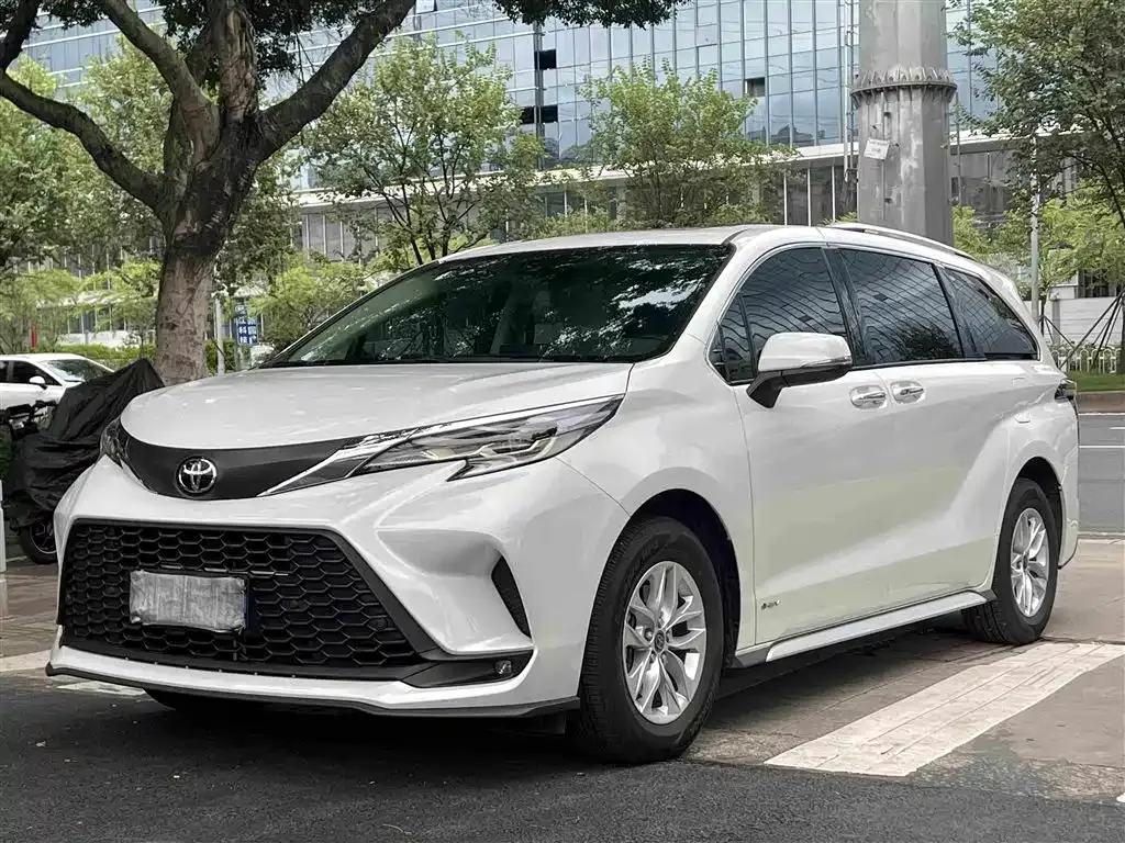 Toyota Granvia — фото 1