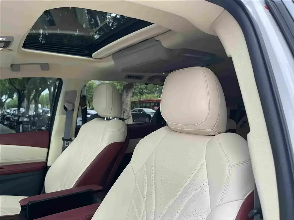 Toyota Granvia — фото 7