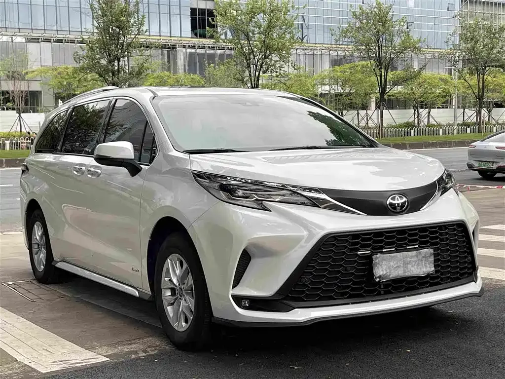 Toyota Granvia — фото 6