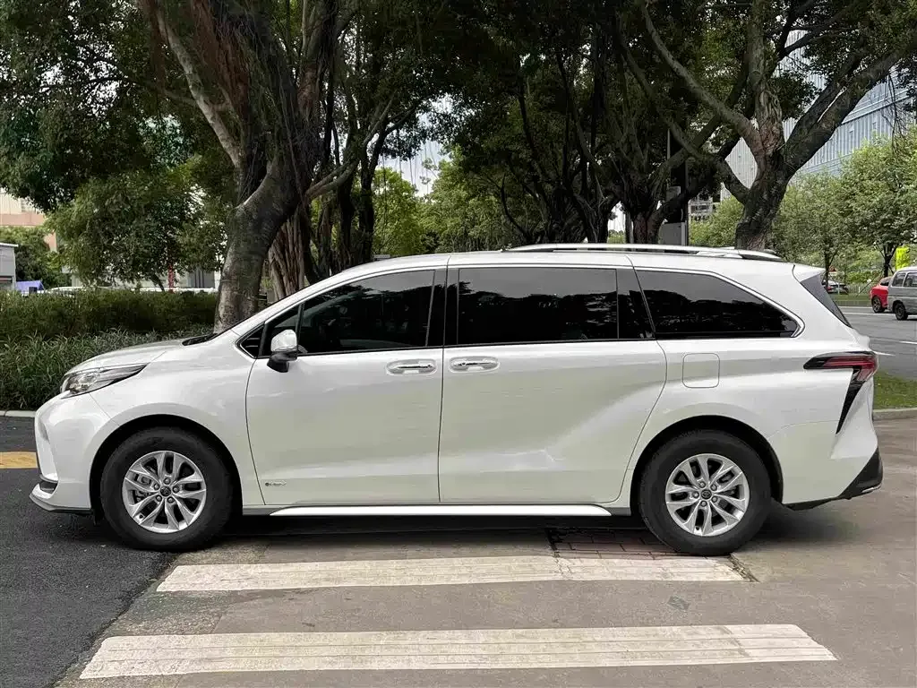 Toyota Granvia — фото 10