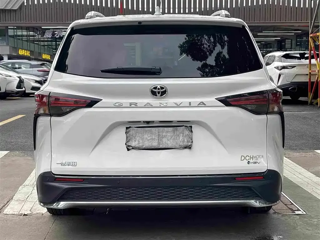 Toyota Granvia — фото 9