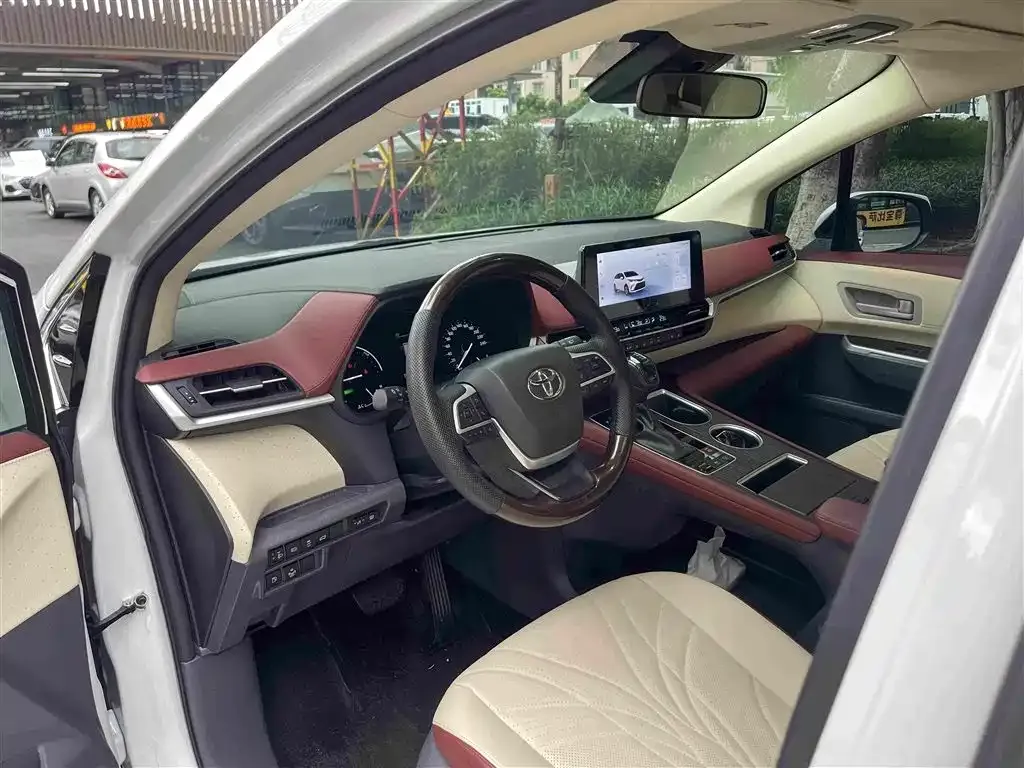 Toyota Granvia — фото 5