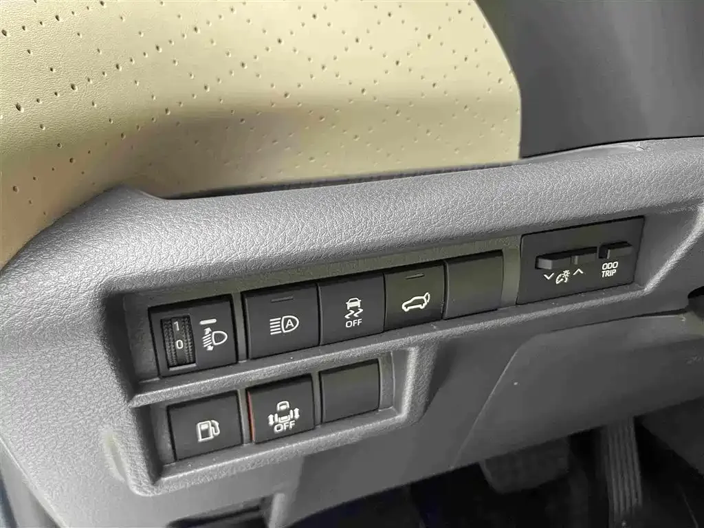 Toyota Granvia — фото 2