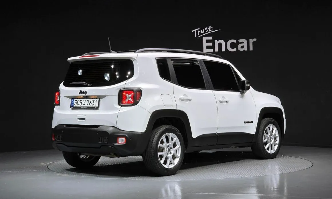 Jeep Renegade — фото 2