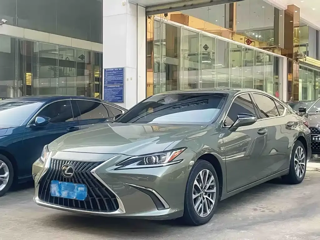Lexus ES — фото 1