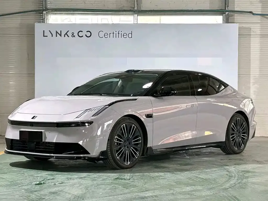 Lynk & Co 10 — фото 1