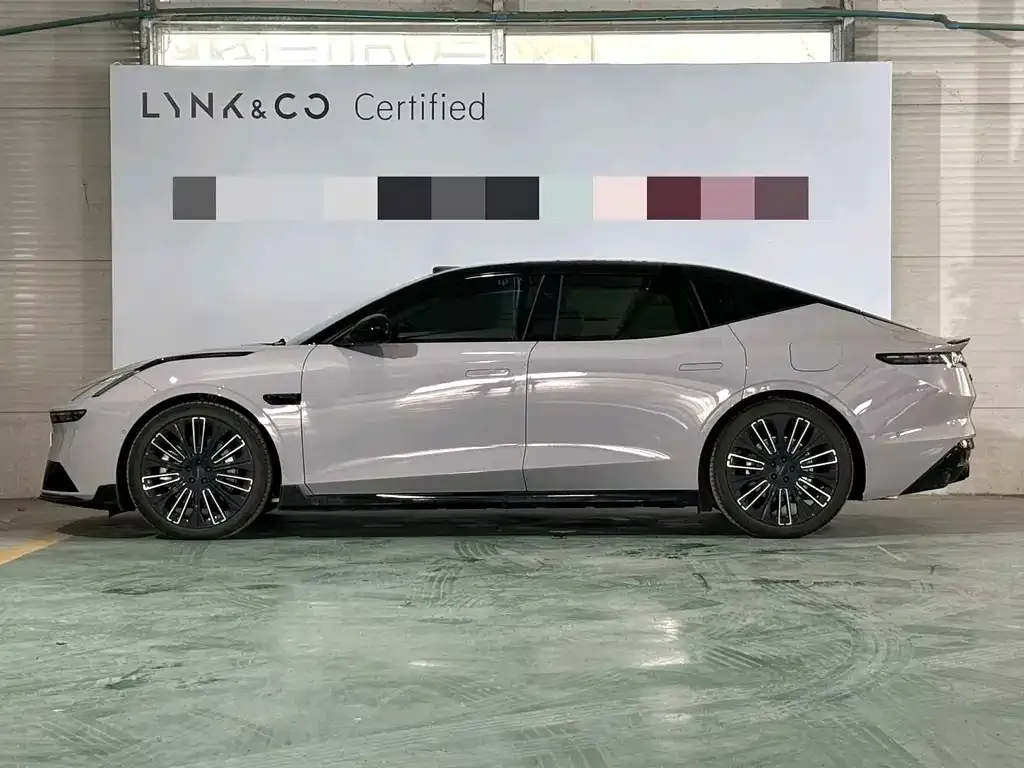 Lynk & Co 10 — фото 10