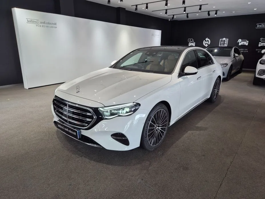 Mercedes-Benz E-Class — фото 1