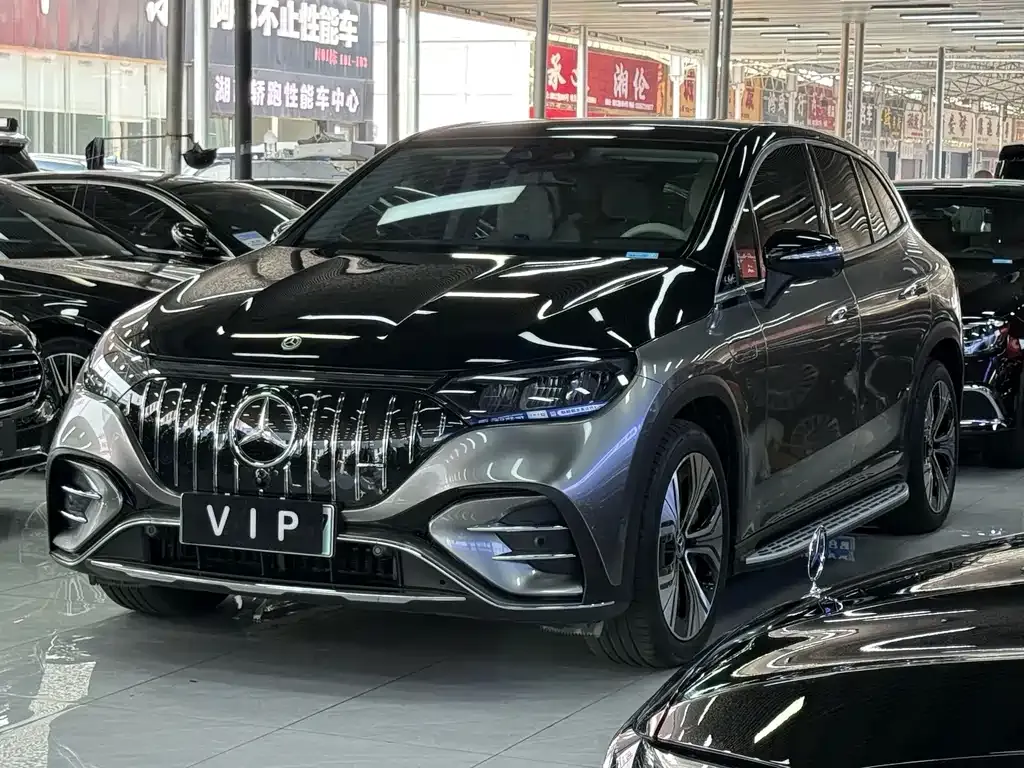 Mercedes-Benz EQE SUV — фото 1