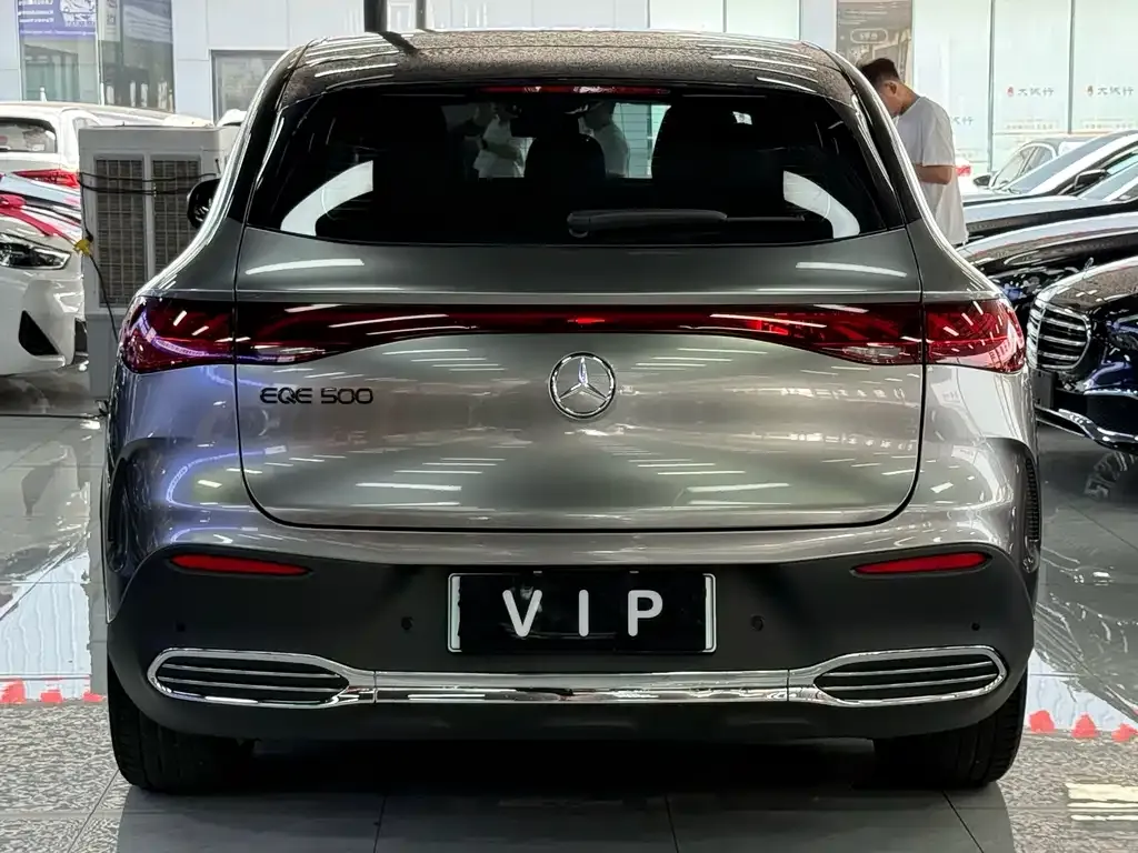 Mercedes-Benz EQE SUV — фото 10