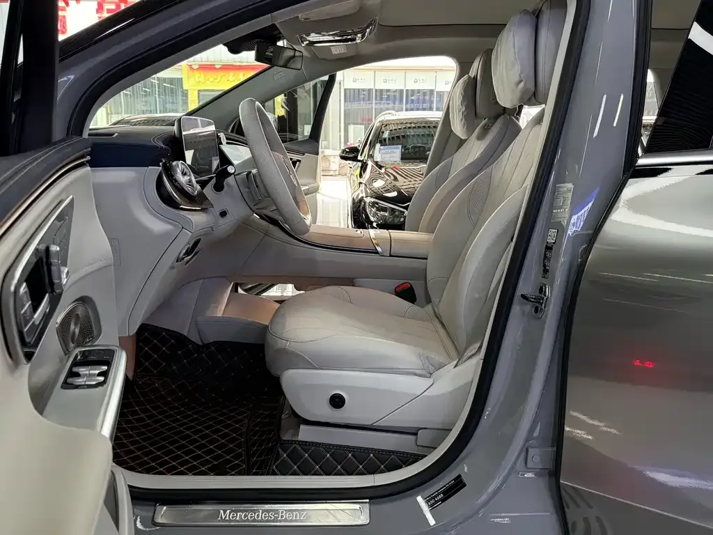 Mercedes-Benz EQE SUV — фото 4