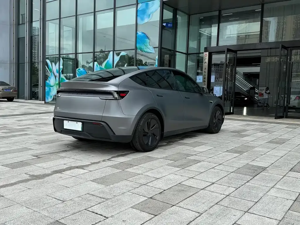 Tesla Model Y — фото 6