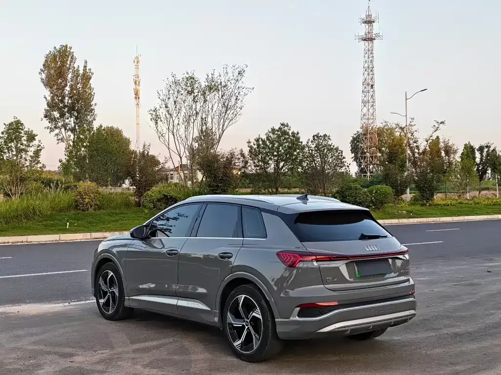 Audi Q4 e-tron — фото 9