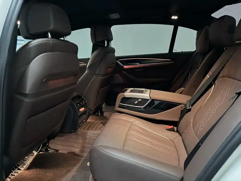 BMW 5 Series New Energy — фото 3