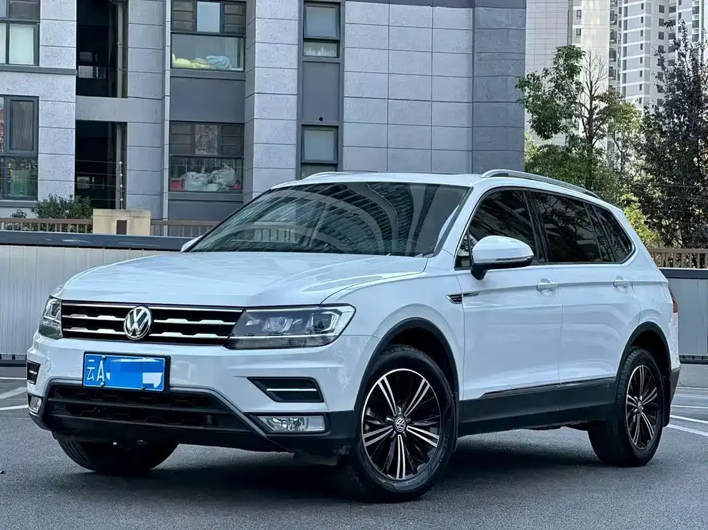 Volkswagen Tiguan L — фото 1