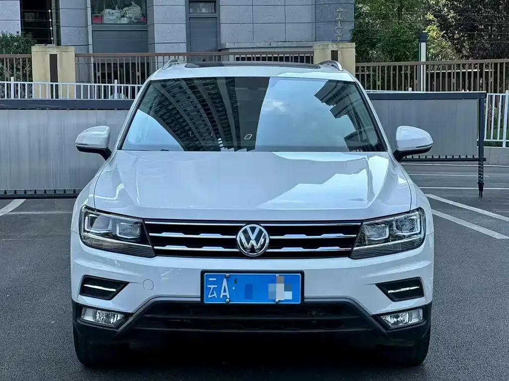 Volkswagen Tiguan L — фото 2