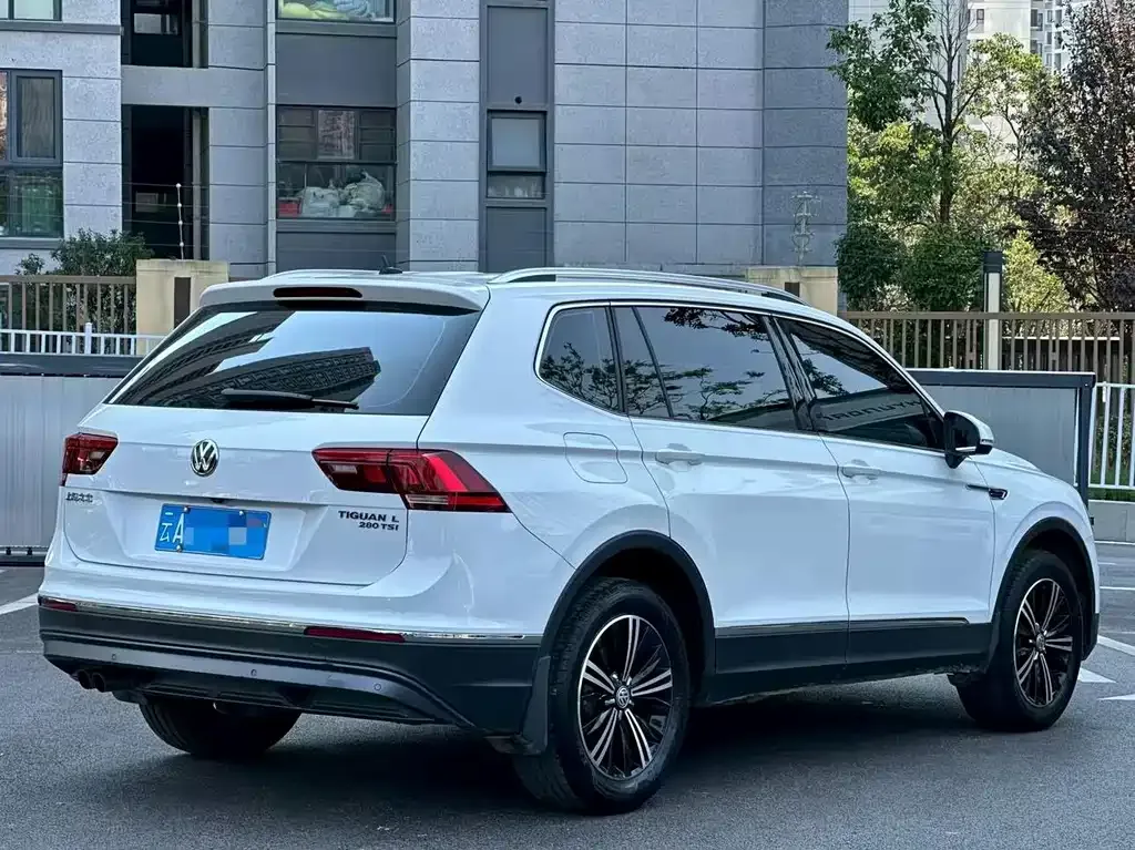 Volkswagen Tiguan L — фото 7